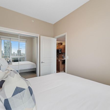 Heart Of Downtown Calgary Spacious Luxury Condo With Stunning Views And Premium Amenities YYC Exterior foto