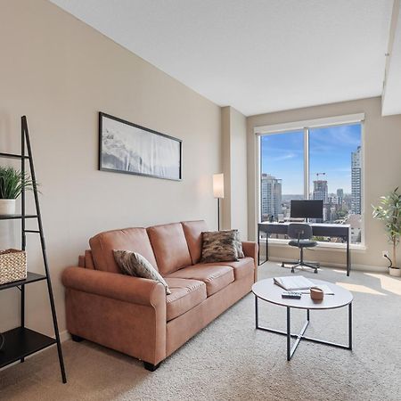 Heart Of Downtown Calgary Spacious Luxury Condo With Stunning Views And Premium Amenities YYC Exterior foto