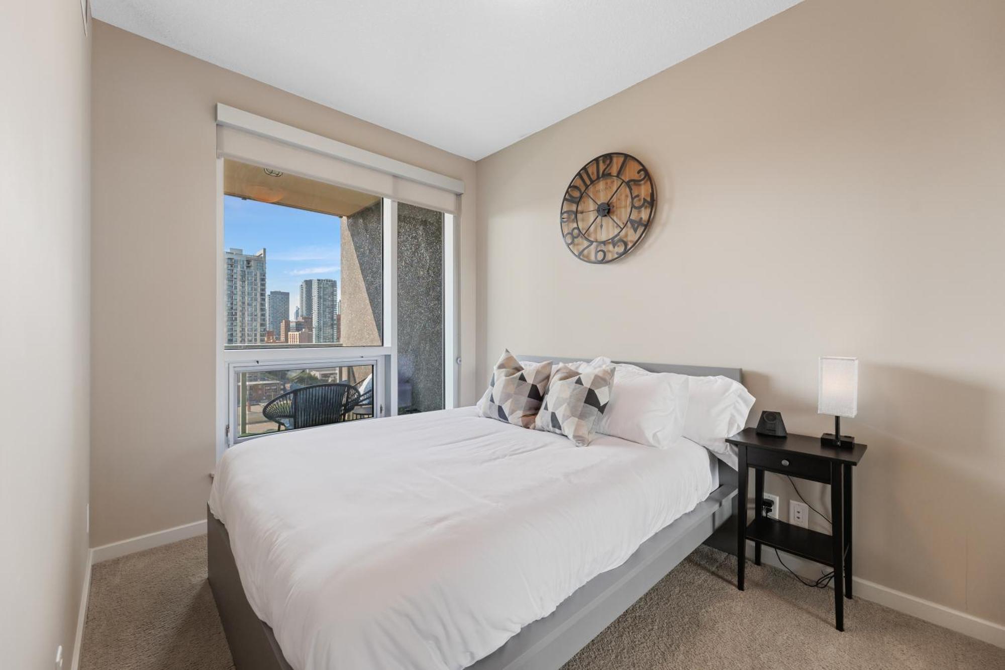 Heart Of Downtown Calgary Spacious Luxury Condo With Stunning Views And Premium Amenities YYC Exterior foto